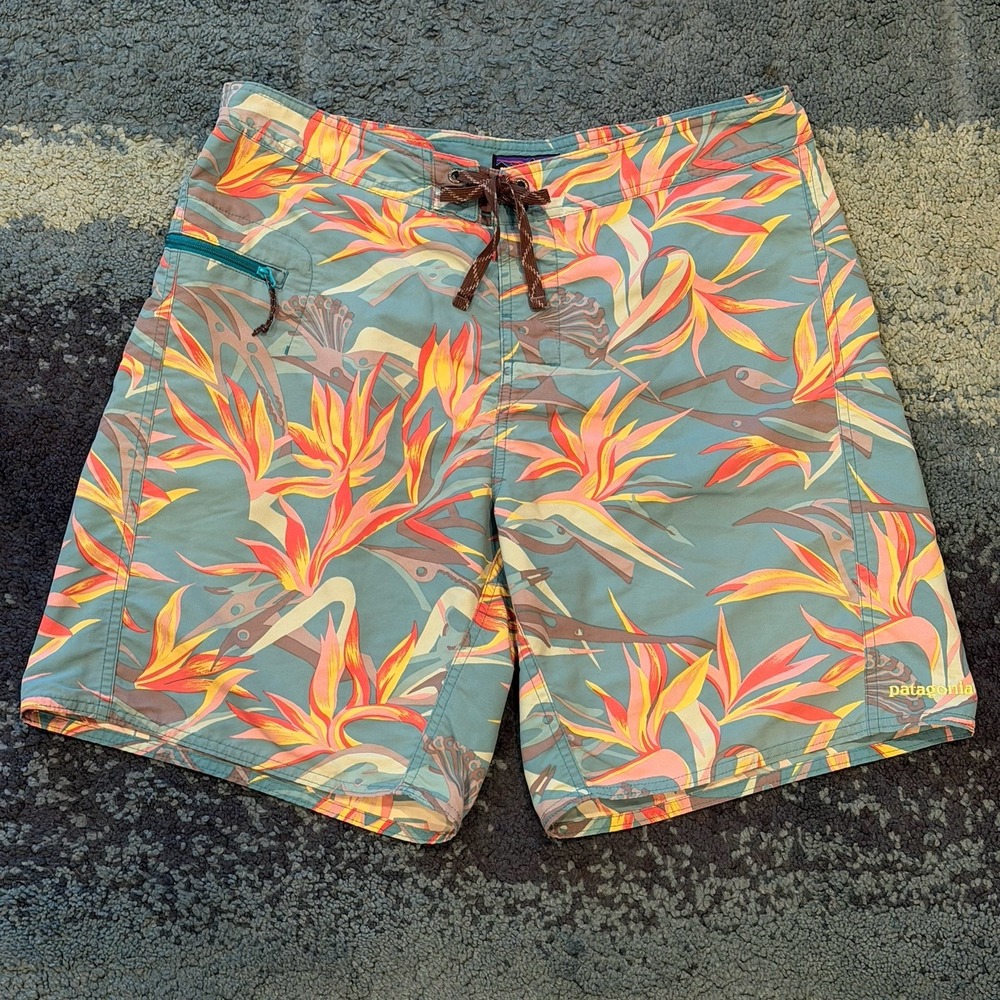 Patagonia Wavefarer Board Shorts Men's 33 Bird of Paradise Floral Swim Trunks